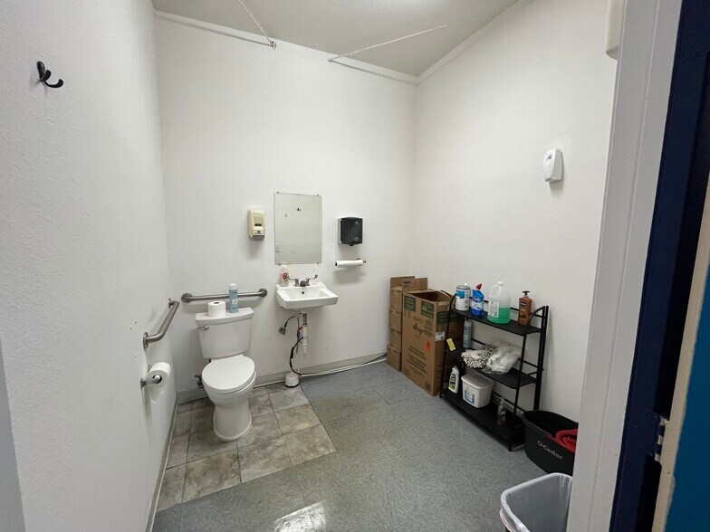 More Photos Of 16645 US Highway 19, Hudson Showroom For Sale