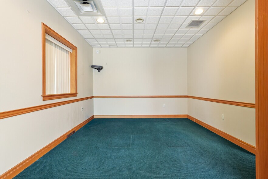 More Photos Of 381 N 9th Ave, Scranton Medical For Sale