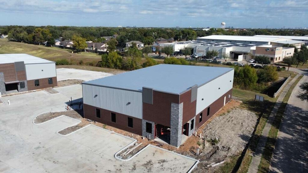 More Photos Of 13620 S Gessner Rd, Missouri City Warehouse For Lease