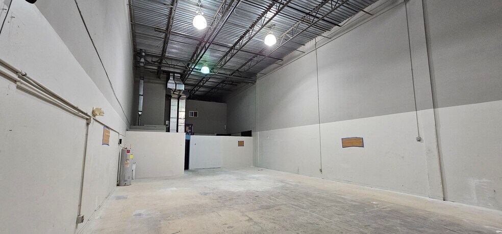 More Photos Of 10501 S Orange Ave, Orlando Light Manufacturing For Sale
