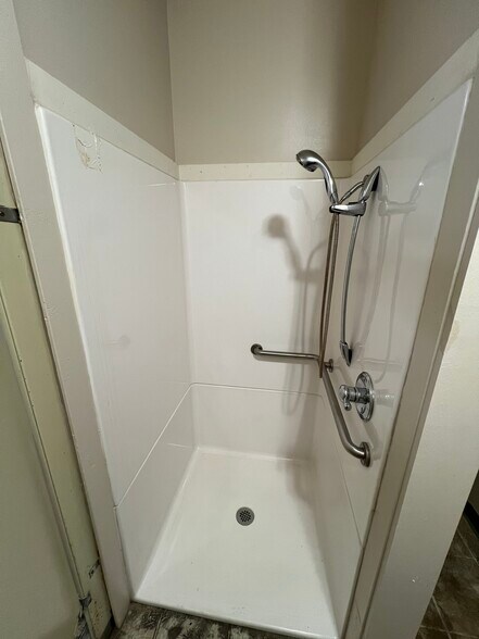 More Photos Of 3770 Private Road 3439, Longview Flex For Sale