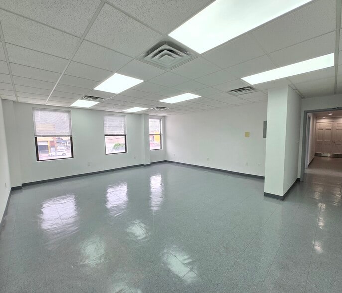 More Photos Of 17717 150th Ave, Jamaica Office For Sale