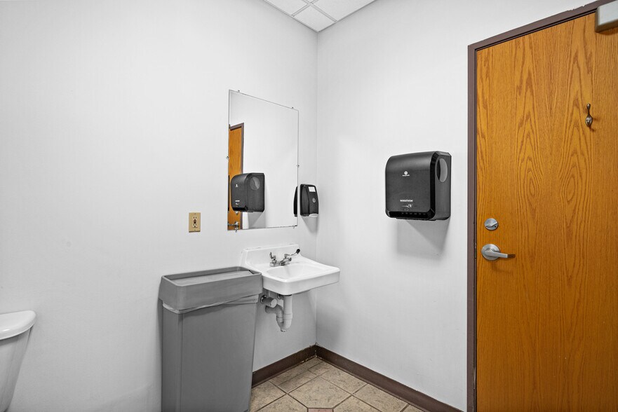 More Photos Of 202 E Superior St, Duluth Office For Sale