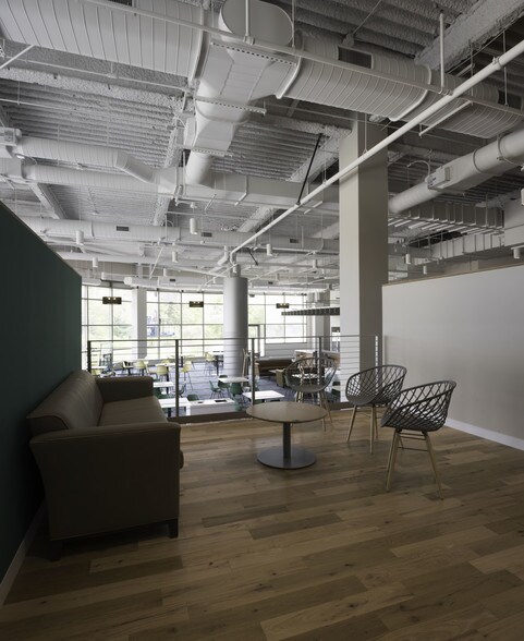 More Photos Of 100 Bloomingdale Rd, White Plains Freestanding For Lease