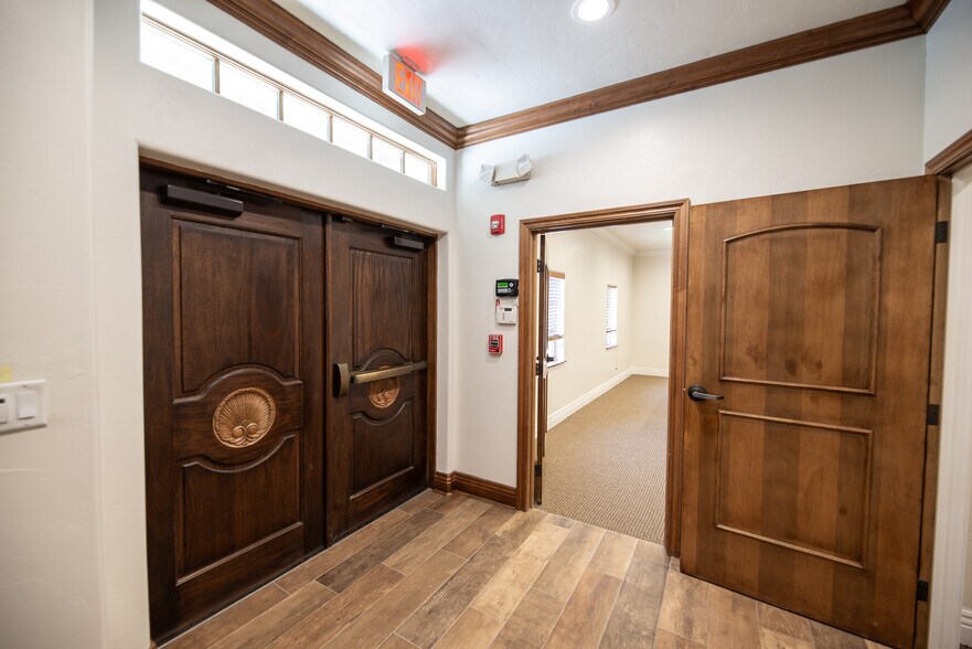 More Photos Of 2436-2438 Brunello Trace, Lutz Office For Lease