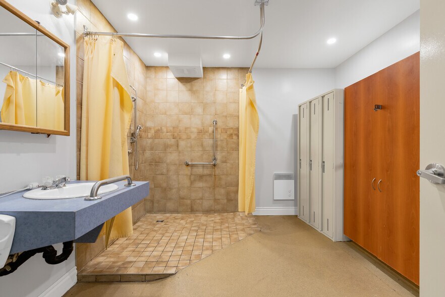 More Photos Of 21 Rue Messier, Mont-saint-hilaire Apartments For Sale