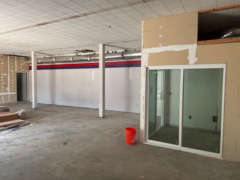 More Photos Of 3133 W Kennedy Blvd, Tampa Storefront Retail Office For Lease