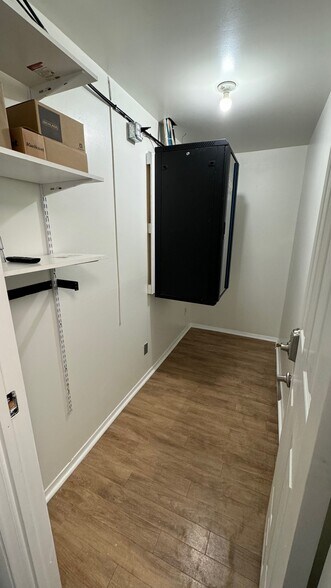 More Photos Of 236 Blackford Ave, Middlesex Warehouse For Lease