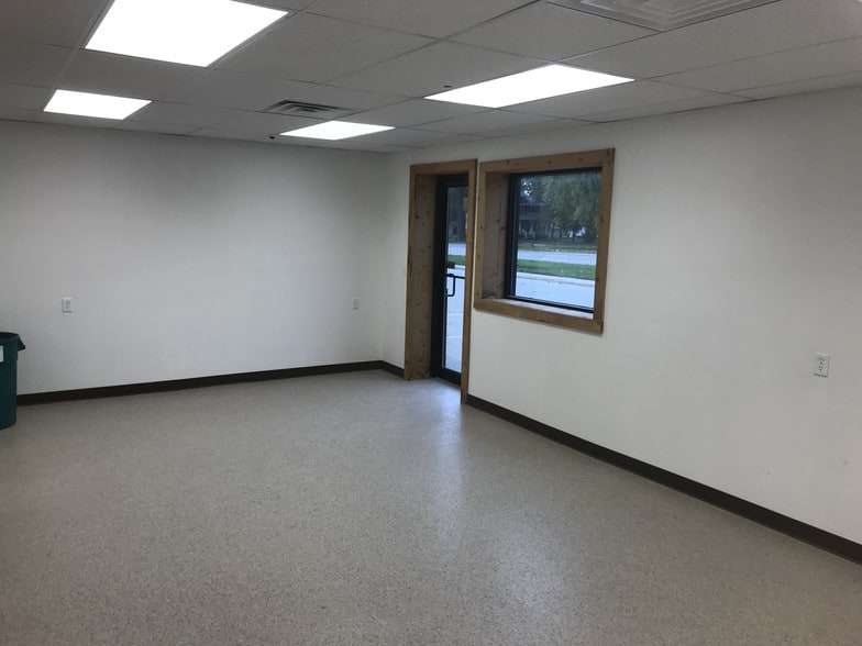 More Photos Of 206 1st St, Sergeant Bluff Office For Sale