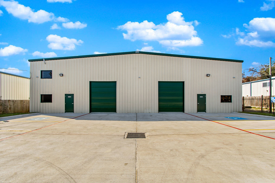 Primary Photo Of 4018 Ocee St, Houston Manufacturing For Lease