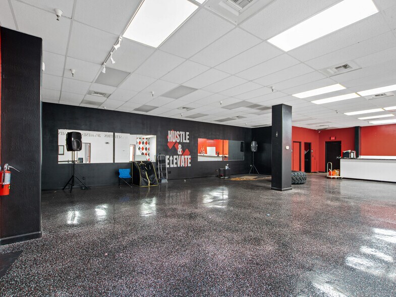 More Photos Of 2111 S Alma School Rd, Mesa General Retail For Lease