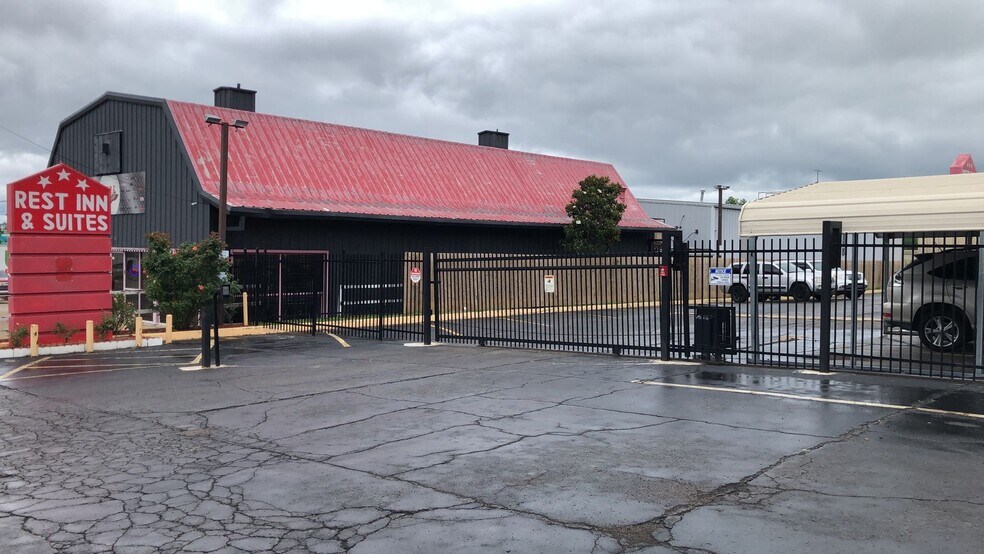 More Photos Of 7475 E Admiral Pl, Tulsa Hotel For Sale