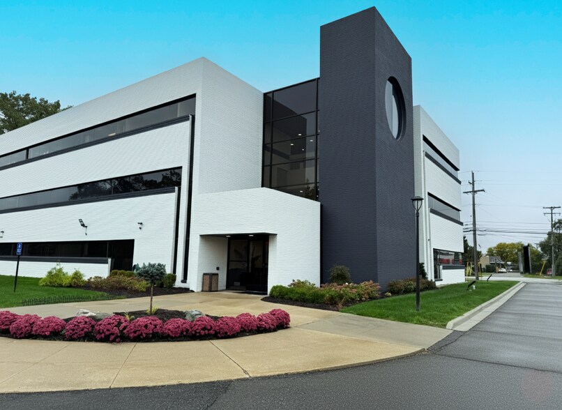 Primary Photo Of 26206 W 12 Mile Rd, Southfield Medical For Lease