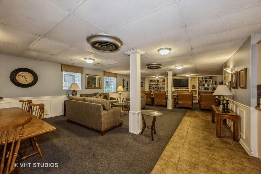 More Photos Of 1165 E 54th Pl, Chicago Sorority Fraternity House For Sale