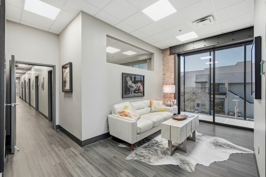 More Photos Of 1 W Mountain St, Fayetteville Office For Lease