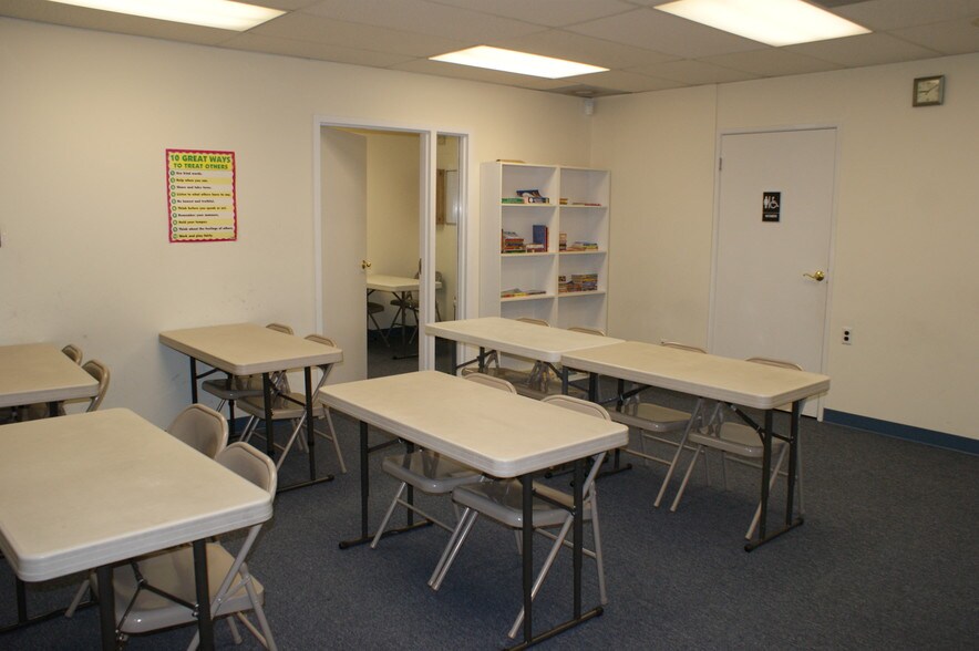 More Photos Of 51 Everett Dr, West Windsor Light Manufacturing For Lease