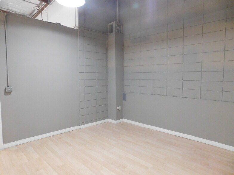 More Photos Of 1374 E 16th St, Los Angeles Warehouse For Sale