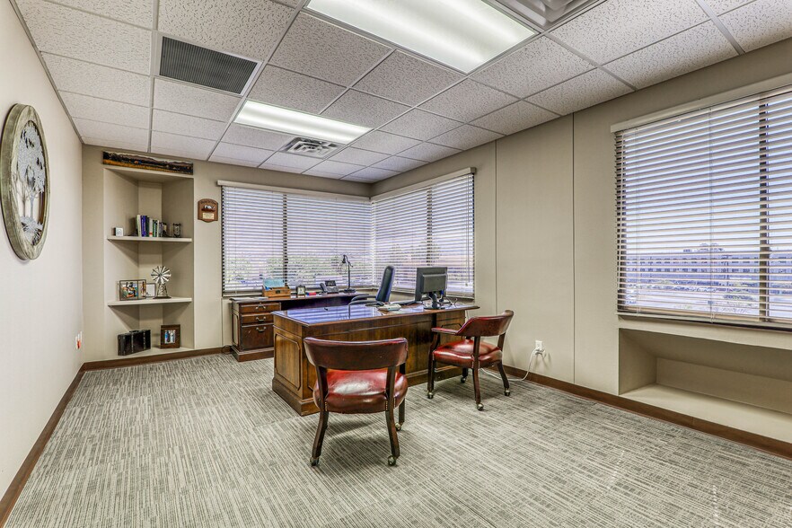 More Photos Of Sundland Park & Mesa Hills Dr., El Paso Office For Lease
