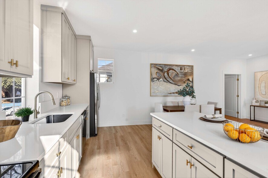 More Photos Of 439 W 9th St, Dallas Apartments For Sale