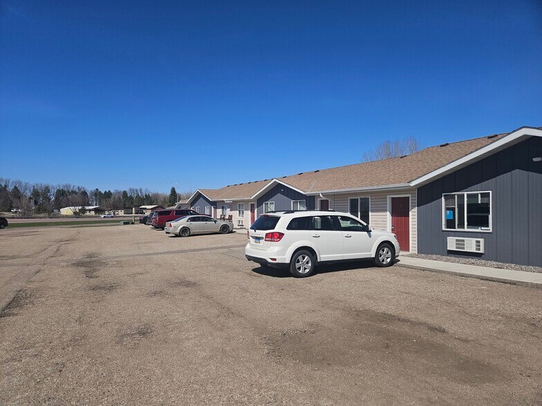 More Photos Of 1955 1st Ave N, Windom Hotel For Sale