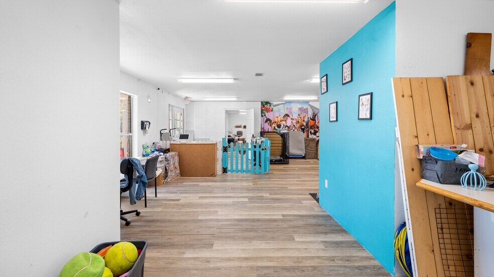 More Photos Of 4780 Live Oak Church Rd, Crestview Storefront Retail Office For Sale