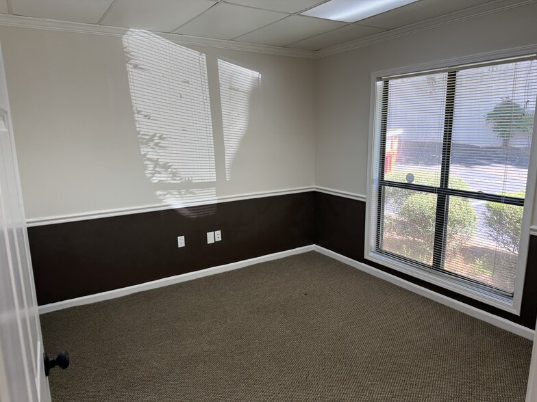 More Photos Of 875 Old Roswell Rd, Roswell Office For Sale