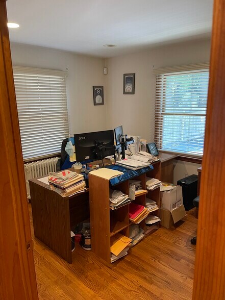 More Photos Of 420 Osborn Ave, Riverhead Office For Sale