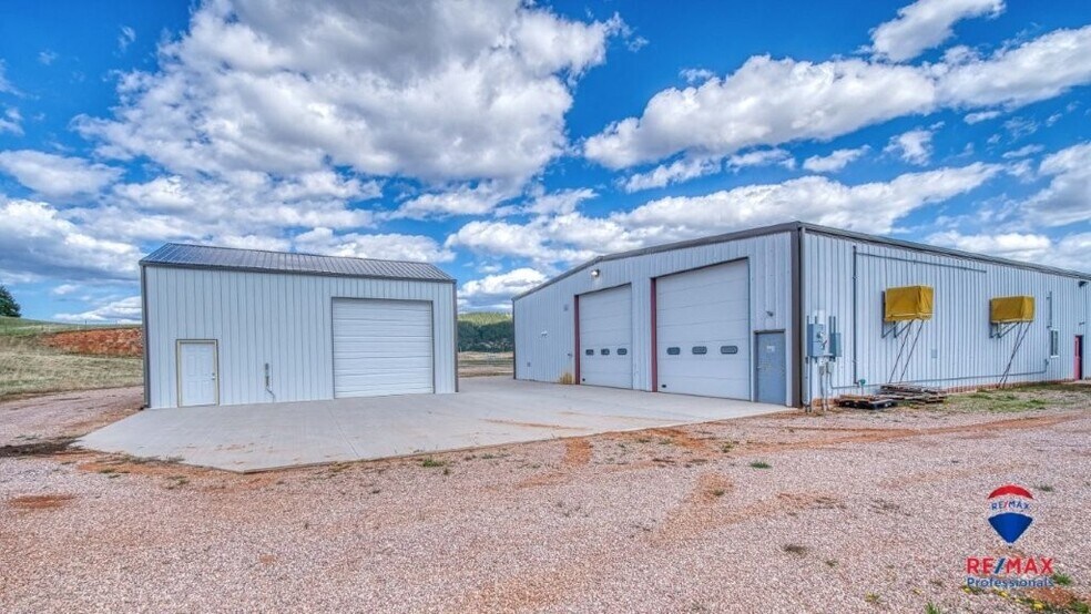 More Photos Of 2423 E Cleveland St, Sundance Flex For Sale
