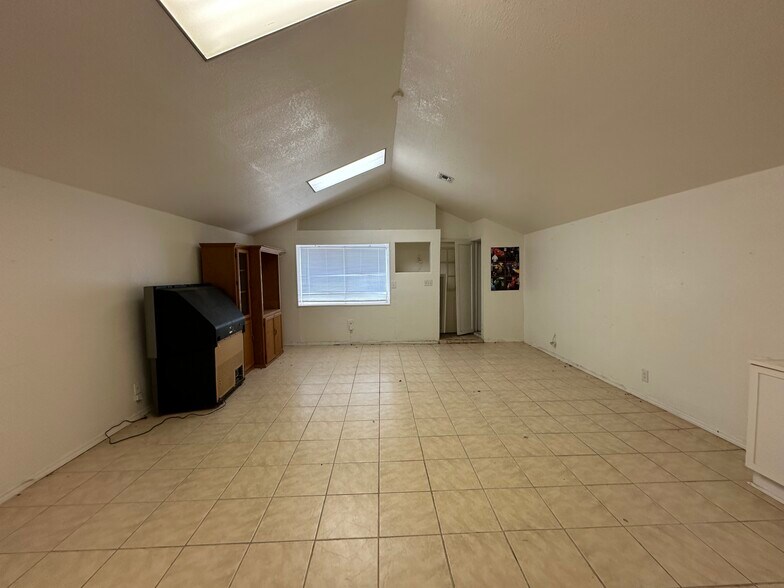 More Photos Of 6628 Crestway Dr, San Antonio Flex For Sale