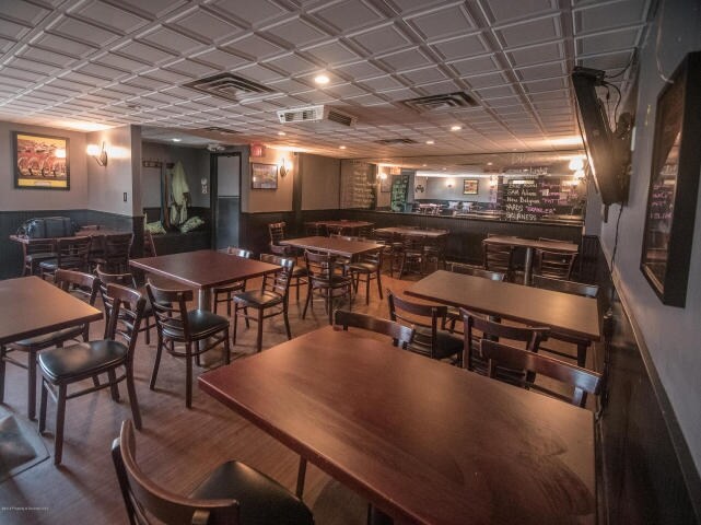 More Photos Of 524 Court St, Scranton General Retail For Sale
