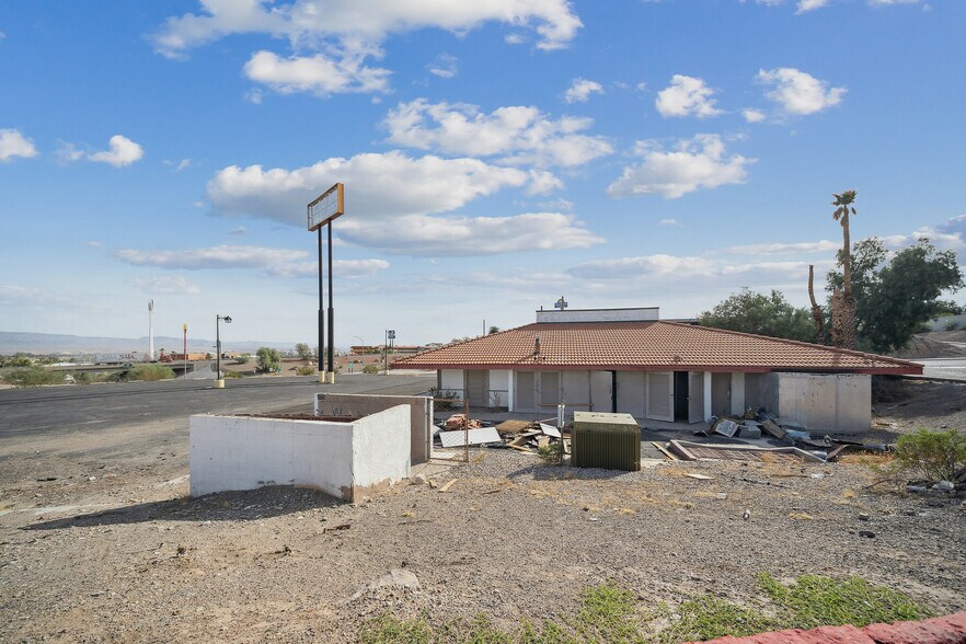 More Photos Of 1400 J St, Needles Restaurant For Sale