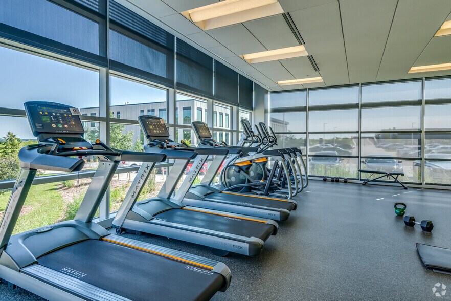 More Photos Of 1425 Discovery Pky, Wauwatosa Office For Sale