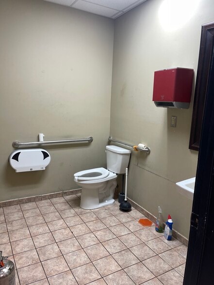 More Photos Of 191 Rt-15, Lafayette Storefront Retail Office For Lease