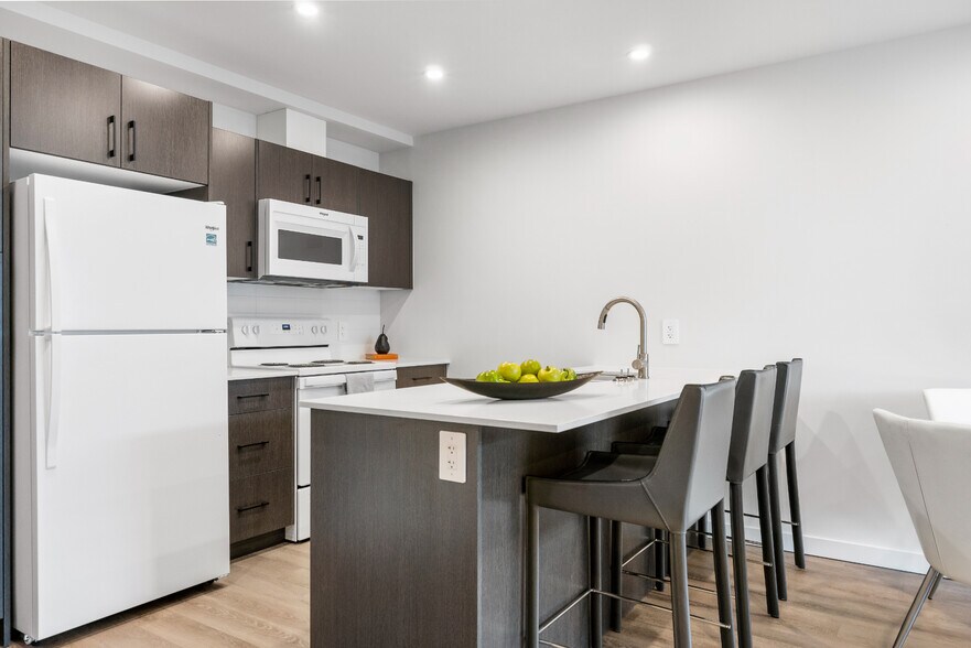 More Photos Of 2830 Peatt Rd, Victoria Apartments For Lease