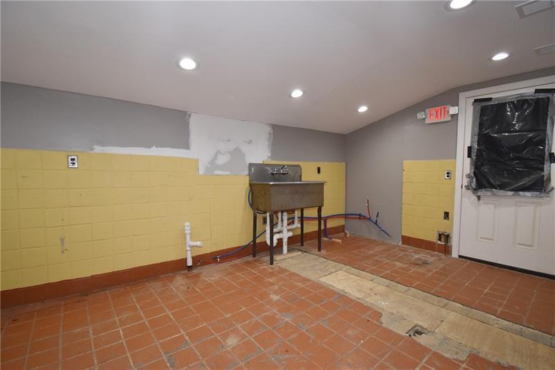 More Photos Of 3 Walker's Mill Rd, Collier Township Restaurant For Sale