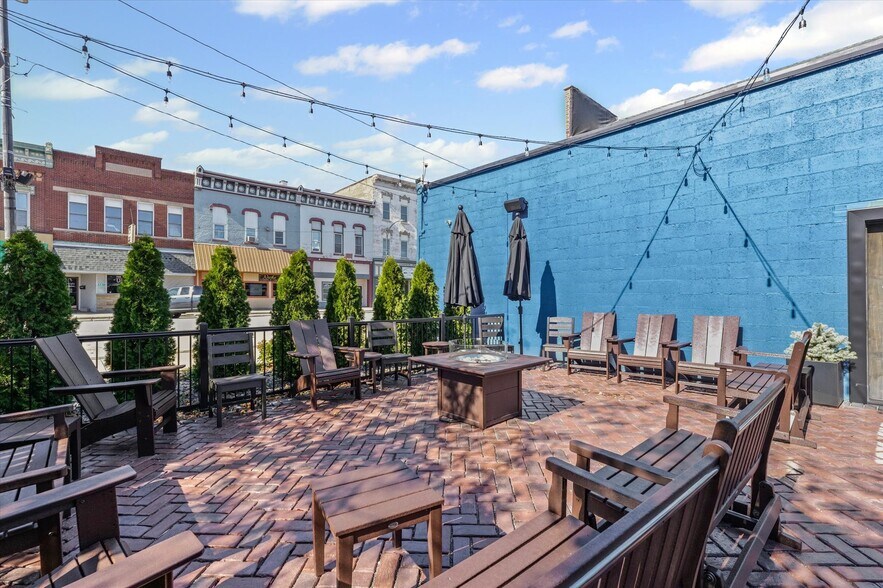 More Photos Of 125 S Market St, Paxton Specialty For Sale