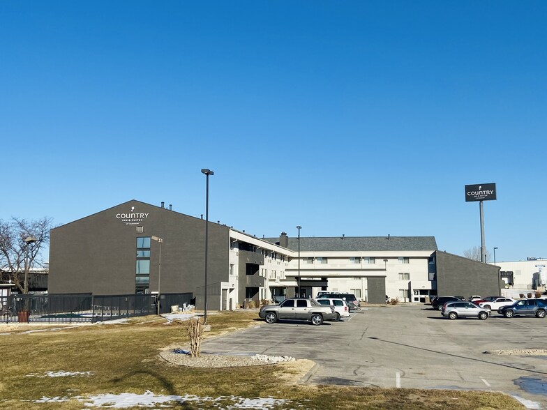 More Photos Of 1301 W Bond Cir, Lincoln Hotel For Sale