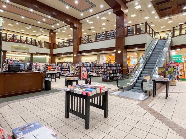 More Photos Of 2590 Citiplace Ct, Baton Rouge Freestanding For Lease