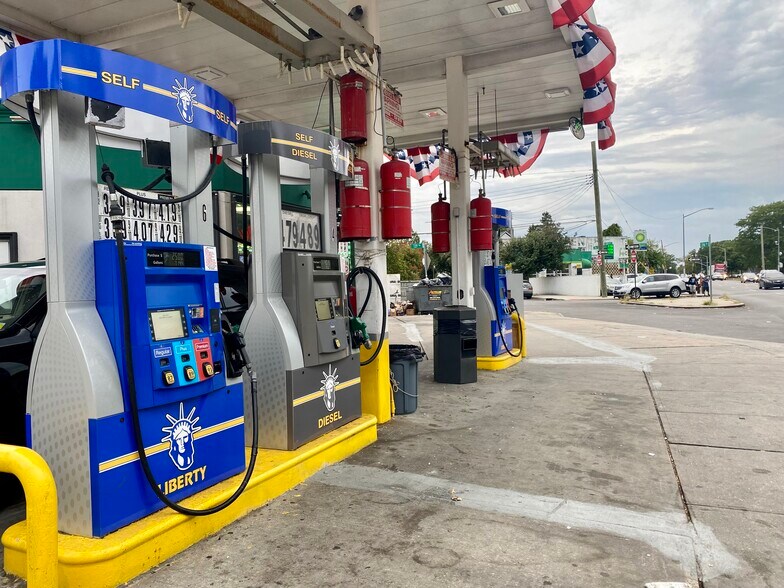 More Photos Of 246-02 South Conduit, Rosedale Service Station For Sale