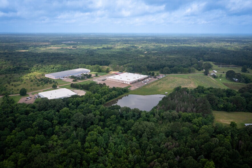 More Photos Of 190 NW Industrial Pky, Jackson Manufacturing For Lease