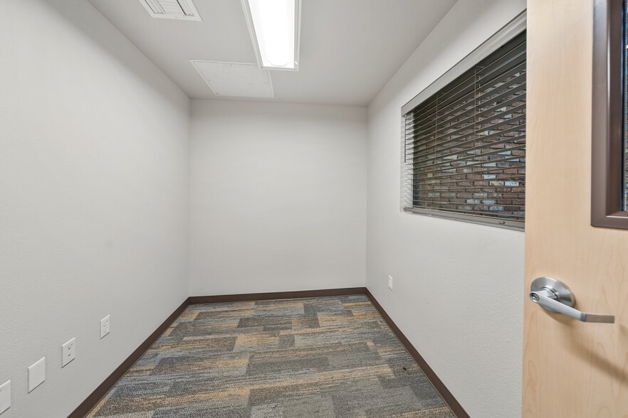 More Photos Of 2166 NW Vine St, Grants Pass Medical For Sale