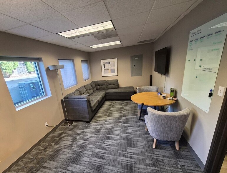 More Photos Of 2250 NW Flanders St, Portland Medical For Lease