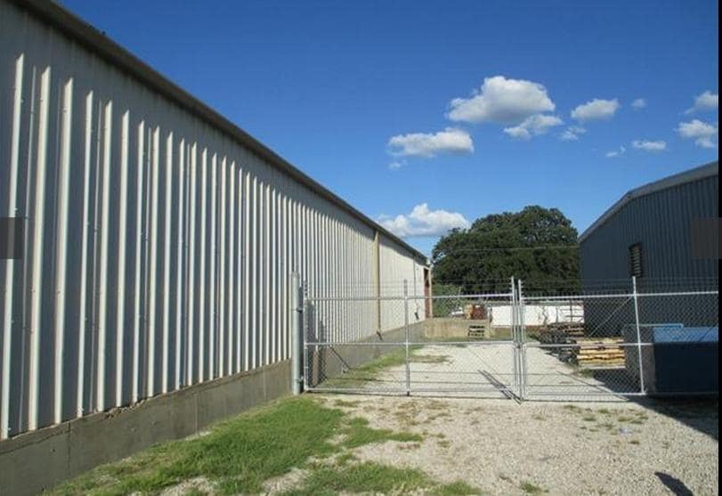 More Photos Of 440 N Broadway St, Joshua Manufacturing For Lease