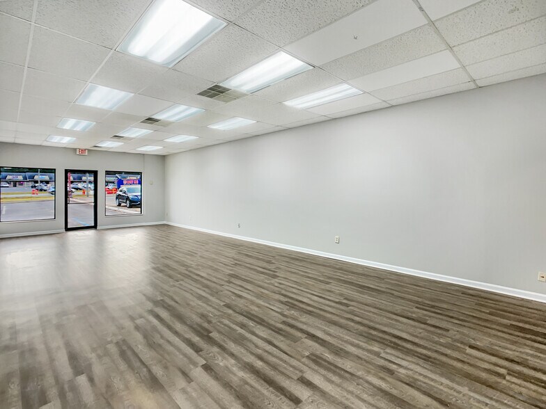 More Photos Of 720-742 McFarland Blvd, Northport Unknown For Lease