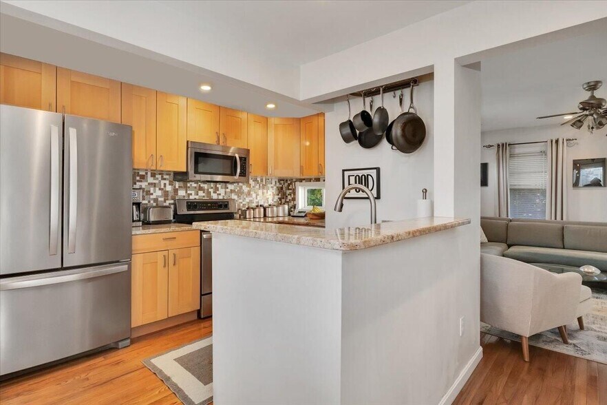 More Photos Of 139 A Bradford St, Provincetown Storefront Retail Residential For Sale