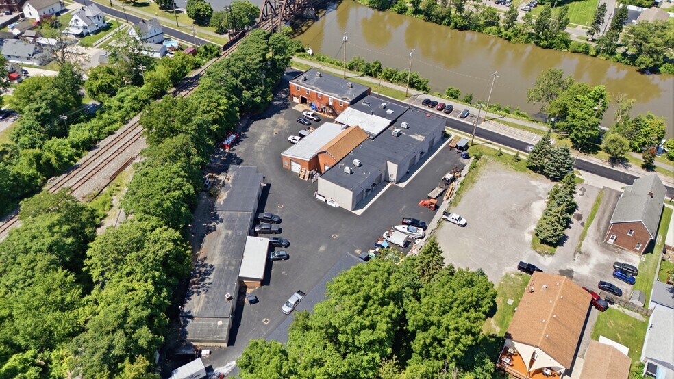 More Photos Of 126 E Niagara St, Tonawanda Warehouse For Sale