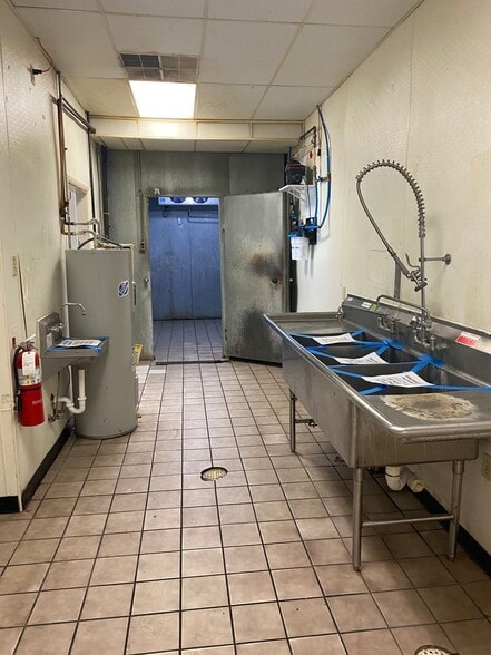 More Photos Of 3624 S Nappanee St, Elkhart Service Station For Lease