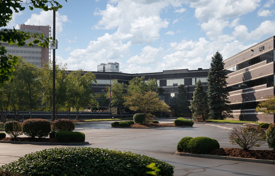 More Photos Of 6400 Dutchmans Pky, Louisville Unknown For Lease