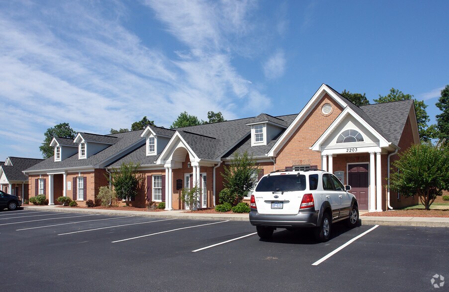 More Photos Of 2203 Eastchester Dr, High Point Medical For Sale