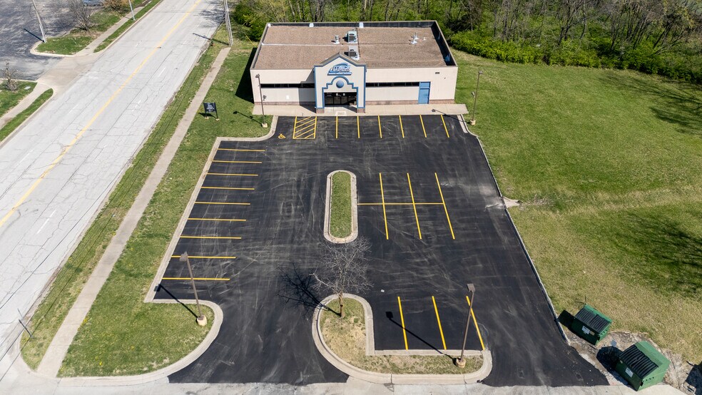 More Photos Of 8445 N Main St, Kansas City Freestanding For Lease